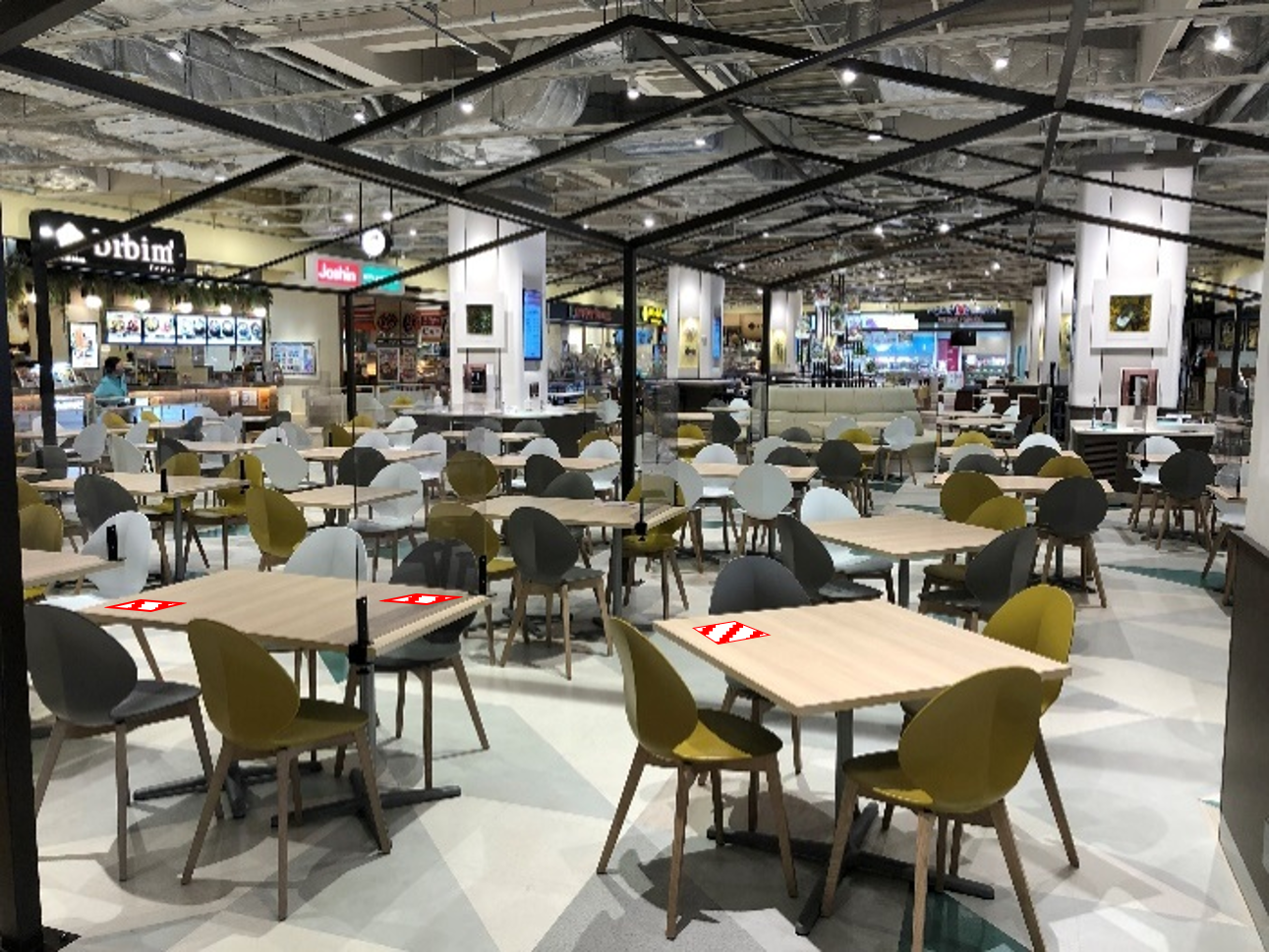 ①CENTER-2F　Q's kitchen（フードコート）