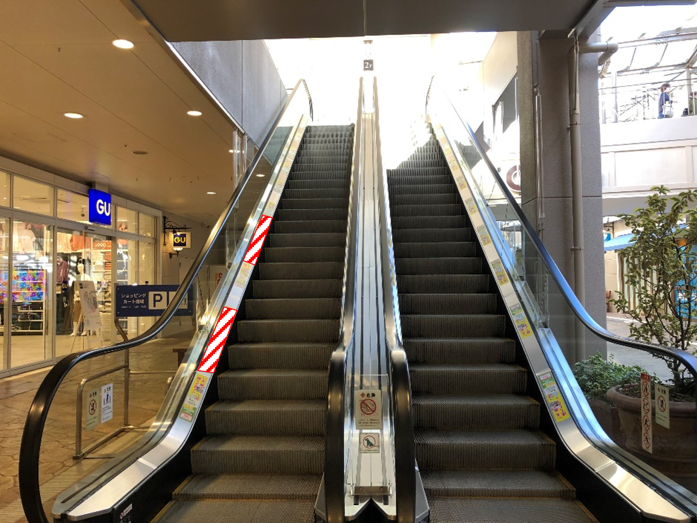 ④EASTエリア-1F～3F　エスカレーター